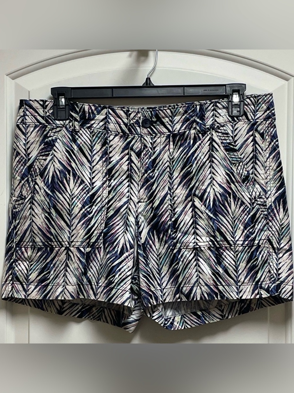 Banana Republic Sz 12 4” Black Blue White Purple Leaf Shorts Beach Resortwear